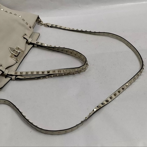 AUTH Valentino Soft White Rockstud Tote - Picture 4 of 8